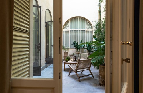 Oltrarno Apartment | 3BR Deluxe Palazzo Complimentary Wine Premier Location Pitti Palace View