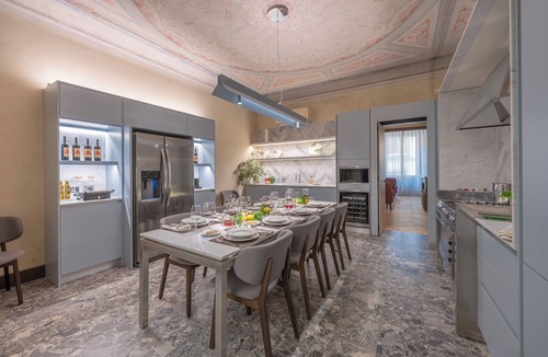 Santa Croce Apartment | 4BR Luxury Palazzo Superb Kitchen Patio Prime Location Santa Croce