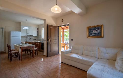 Cologna Spiaggia House | 5 Bedroom Lovely Home In Roseto Degli Abruzzi