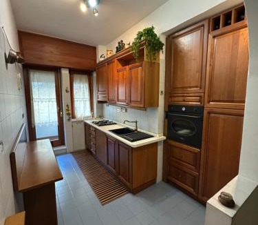 Quartiere XX Ardeatino Apartment | 6 people, 3 parking spot, balconies, Metro B