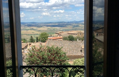 Montalcino House | A historic, cozy, quiet, and bright 16th-century house