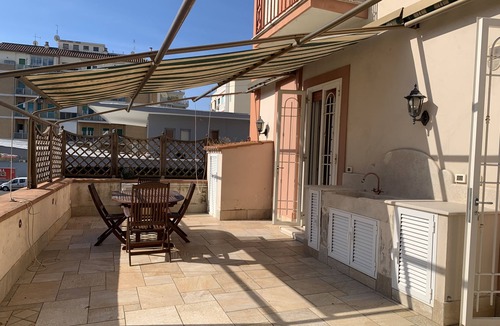 Quartiere XXXIII Lido di Ostia Ponente Apartment | A Pochi Passi dal Mare, Ideale per le Famiglie, Grande Terrazza Attrezzata