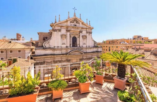 Rome City Centre Apartment | A REFINED HARMONY OF ROMAN CHARACTER JUST 5 MINS FROM PANTHEON & TREVI OUNTAIN