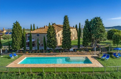 Pienza Apartment | Agriturismo Bonello Flat 3 Bedrooms with Pool, Private Terrace and Wi-Fi