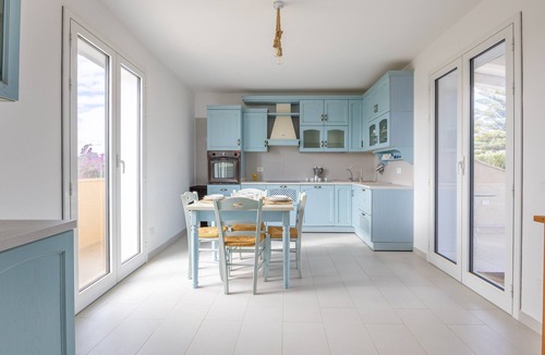 Santa Maria del Focallo Apartment | Apartment 'Oasi degli Dei' with Private Terrace, Wi-Fi and Air Conditioning