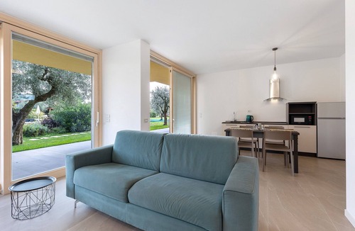 Montioni Apartment | Apartment 'Agriturismo Le Campagnole Green' with Shared Pool, Wi-Fi and Air Conditioning