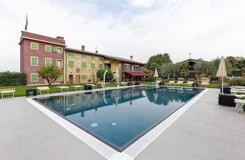 Montioni Apartment | Apartment 'Agriturismo Le Campagnole Green' with Shared Pool, Wi-Fi and Air Conditioning