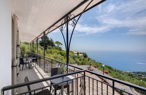 Nerano Apartment | Apartment 'Amalfi Apartment' with Sea View, Wi-Fi and Air Conditioning
