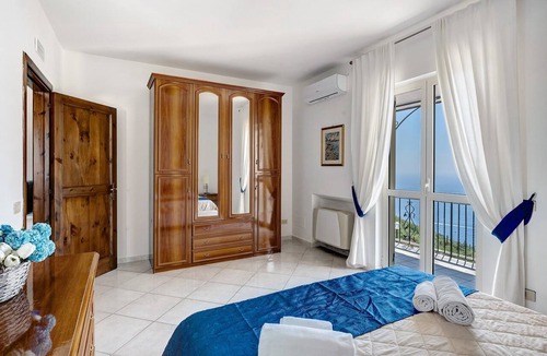 Termini Apartment | Apartment 'Appartamento Capri' with Sea View, Wi-Fi and Air Conditioning