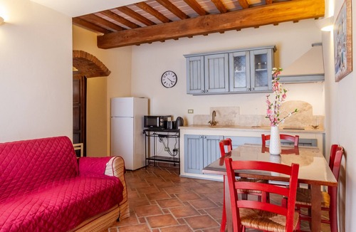 Campiglia Marittima Apartment | Apartment 'Borgo La Contessa - Leopoldo' with Shared Pool, Wi-Fi and Air Conditioning