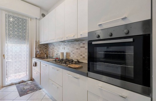 San Zeno Apartment | Apartment 'Casa Dei Navigatori' with Balcony, Wi-Fi and Air Conditioning