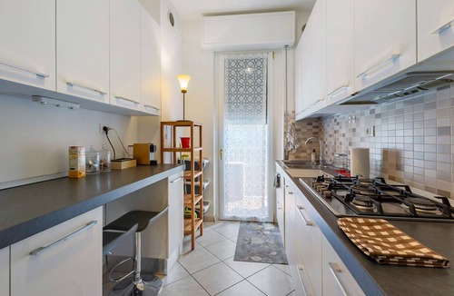 San Zeno Apartment | Apartment 'Casa Dei Navigatori' with Balcony, Wi-Fi and Air Conditioning