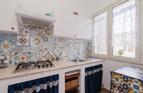 Trappeto Apartment | Apartment 'Casa Del Pescatore' with Balcony, Wi-Fi and Air Conditioning