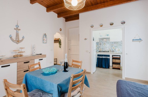 Trappeto Apartment | Apartment 'Casa Del Pescatore' with Balcony, Wi-Fi and Air Conditioning