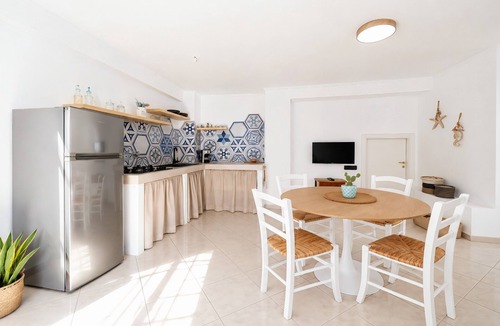 Mattinata Apartment | Apartment 'Casa Mida 1' with Private Veranda, Wi-Fi and Air Conditioning