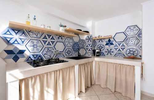 Mattinata Apartment | Apartment 'Casa Mida 1' with Private Veranda, Wi-Fi and Air Conditioning