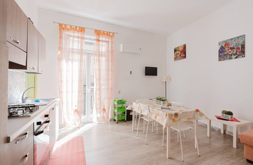 Balestrate Apartment | Apartment 'Disiu Case Vacanza - Balestrate' with Shared Terrace, Wi-Fi and Air Conditioning