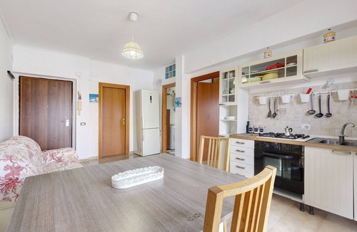 Nettuno Apartment | Apartment 'Due Passi Dalla Spiaggia' with Sea View, Wi-Fi and Air Conditioning