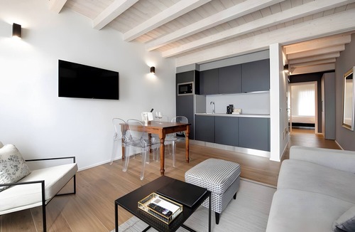Gardola Apartment | Apartment 'il corso' with Wi-Fi and air conditioning