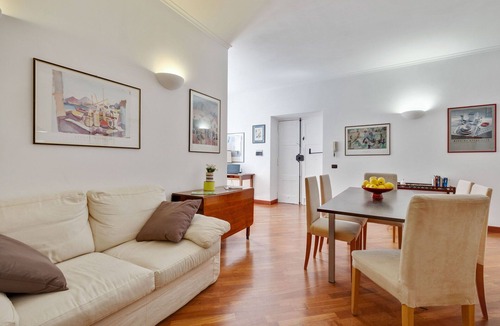 Vatican Apartment | Apartment in Rome with 4 bedrooms sleeps 8