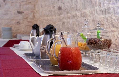 Casa Papa Apartment | Apartment 'In Villa Con Vista' with Shared Pool, Wi-Fi and Air Conditioning