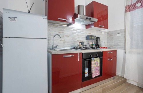 Corso dei Mille - Sant'Erasmo Apartment | Apartment 'L'Incanto - Central Station' with Wi-Fi and Air Conditioning