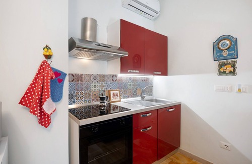 Seiano Apartment | Apartment 'La Maison De Julie' with Mountain View, Wi-Fi and Air Conditioning