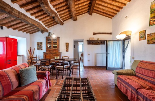 Castiglione d'Orcia Apartment | Apartment 'Podere Il Tigliolo Sulla' with Shared Pool, Private Terrace and Wi-Fi