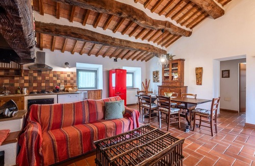 Castiglione d'Orcia Apartment | Apartment 'Podere Il Tigliolo Sulla' with Shared Pool, Private Terrace and Wi-Fi