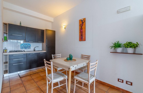 Arenella Apartment | Apartment 'Pathos Retreat Mandorlo' with Shared Pool, Wi-Fi and Air Conditioning