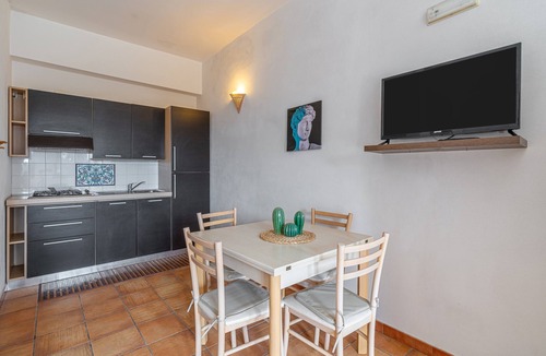 Arenella Apartment | Apartment 'Pathos Retreat Lavanda' with Shared Pool, Wi-Fi and Air Conditioning