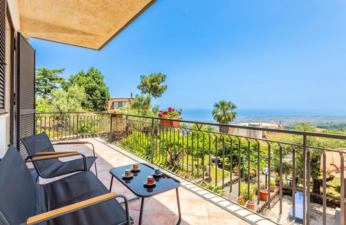 Mascali Apartment | Apartment 'Sara' with pool, sea & Etna view, private terrace