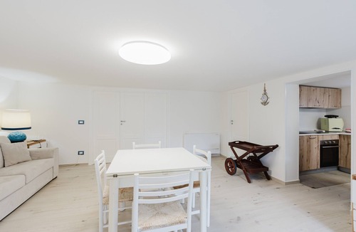 Custonaci Apartment | Apartment 'Villino Elvira' with Sea View, Wi-Fi and Air Conditioning