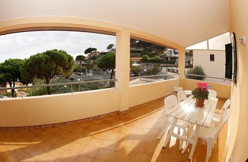 Seccheto Apartment | Apartment with large panoramic terrace a stone's throw from the beach