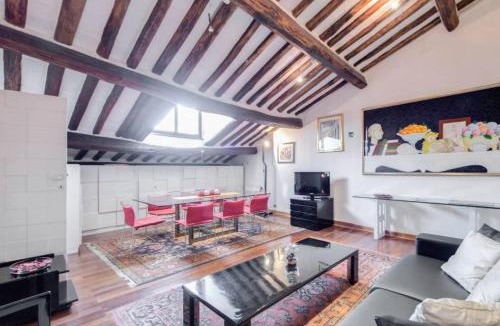 Rione III Colonna Apartment | Appartamento Piazza del parlamento 3