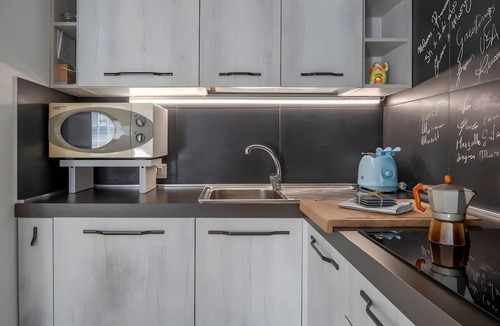 Rome Apartment | Aroma Holiday House with Wi-Fi and Air Conditioning
