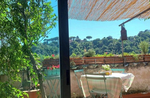 Castelnuovo di Porto Apartment | Artist's home in old town in Lazio