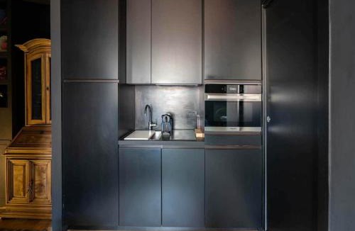 Porta Nuova Apartment | Artistic flat w wooden beams, Porta Venezia