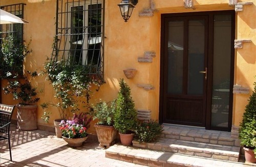 Aurelio Apartment | At Few Steps from Vatican City with Garden and Private Parking