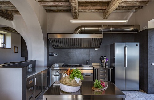 Montefollonico Villa | Authentic Tuscan Villa with infinity pool & stunning views of Val d'Orcia