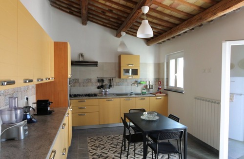 Atessa Apartment | B&B Ex Albergo Centrale Atessa with Mountain View, Wi-Fi, and Air Conditioning