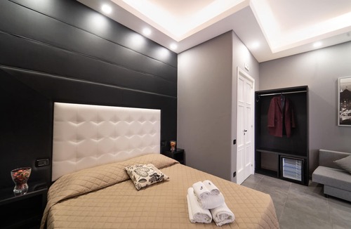 Montecalvario House | B&B Le 4 Stagioni Dante's Suites by ClaPa Group Dislocated Hospitality