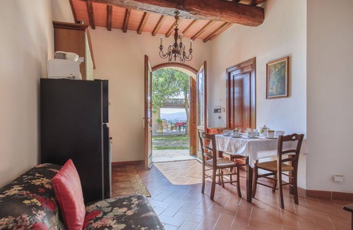 Castelfranco di Sopra Villa | Beautiful apartment in villa for 3 guests with WIFI, pool, TV and patio
