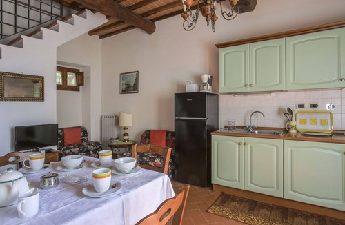 Castelfranco di Sopra Villa | Beautiful apartment in villa for 3 guests with WIFI, pool, TV and patio