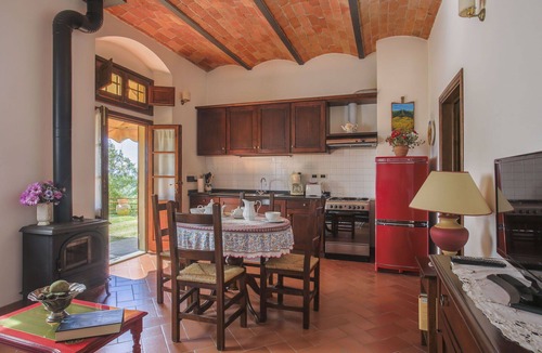 Castelfranco di Sopra Villa | Beautiful apartment in villa for 4 people with WIFI, pool, TV and patio