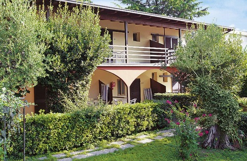Manerba del Garda Apartment | Beautiful apartment for 6 guests with WIFI, pool, A/C, TV, terrace and pets allowed