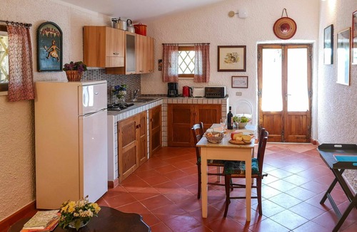 Simignano House | Beautiful apartment in villa for 2 guests with pool, WIFI, terrace, pets allowed and panoramic v.