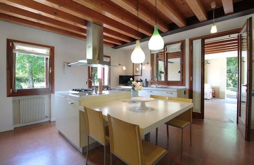 Silea House | Beautiful apartment in villa for 4 people with WIFI, A/C, pool, patio and pets allowed