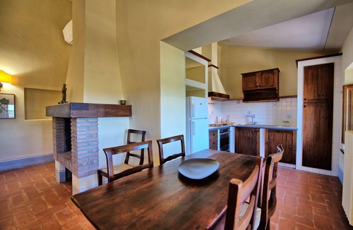 Castelnuovo Berardenga Apartment | Beautiful apartment for 2 people with A/C, pool, TV and panoramic view, close to Siena
