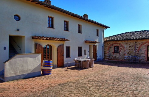 Castelnuovo Berardenga Apartment | Beautiful apartment for 2 people with A/C, pool, TV and panoramic view, close to Siena